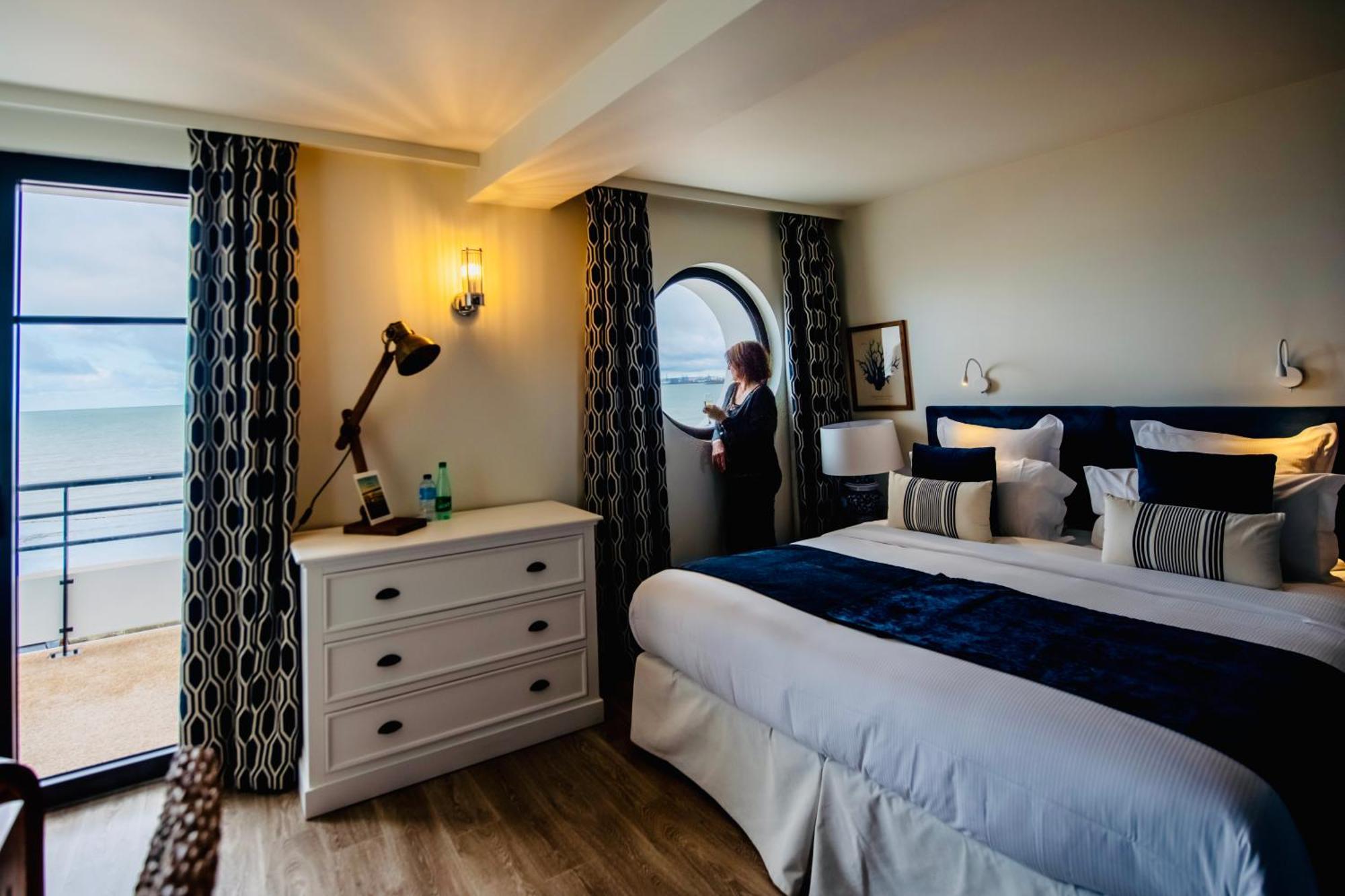 Le Paquebot Hotell Villerville Eksteriør bilde